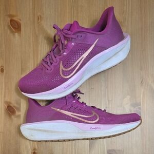 Nike Women's Pink and Gold Athletic Shoes